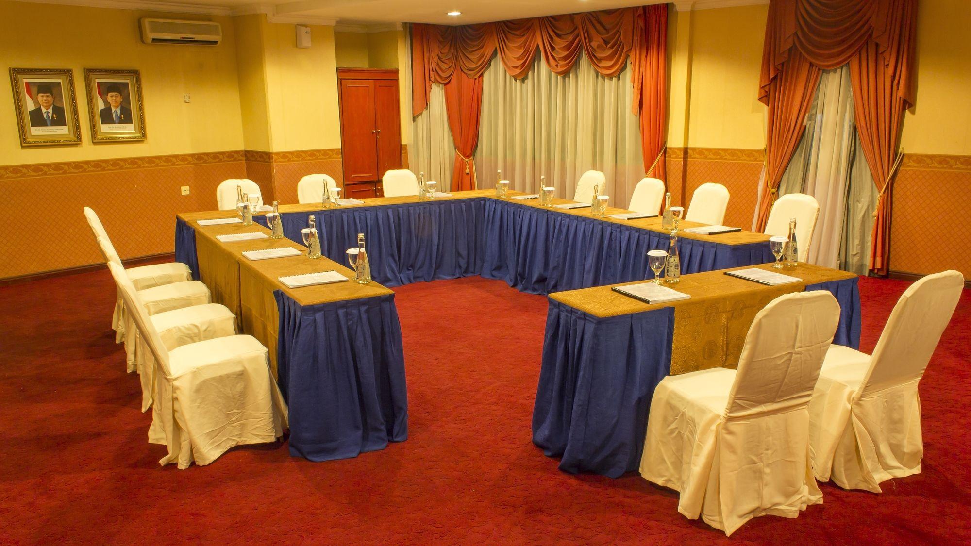 Travellers Suites Serviced Apartments Medan Kültér fotó