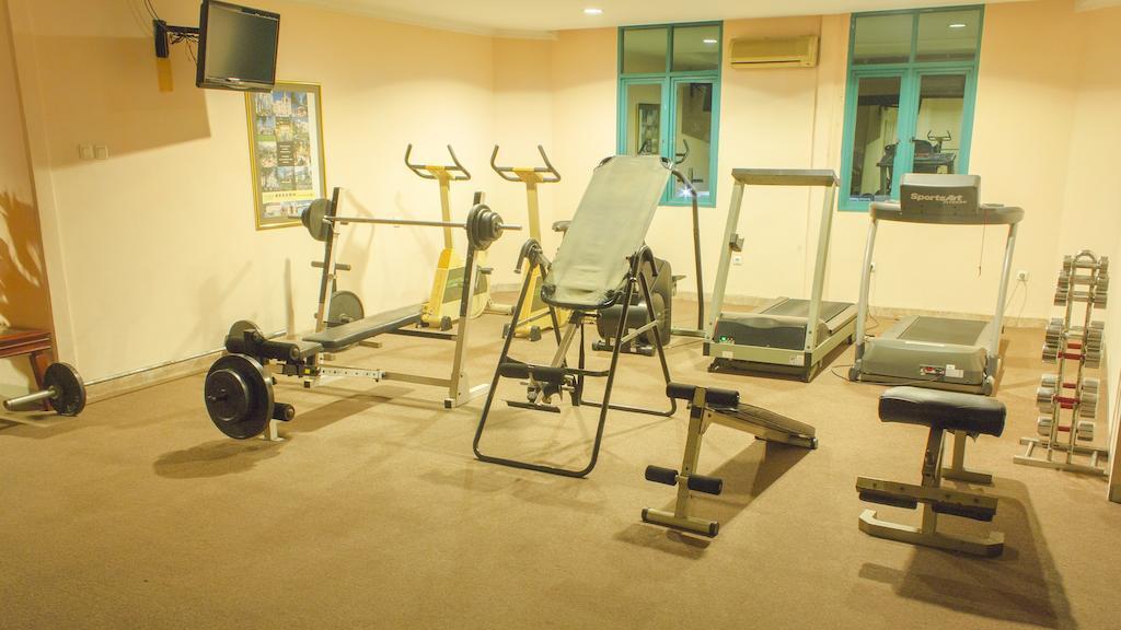 Travellers Suites Serviced Apartments Medan Kültér fotó