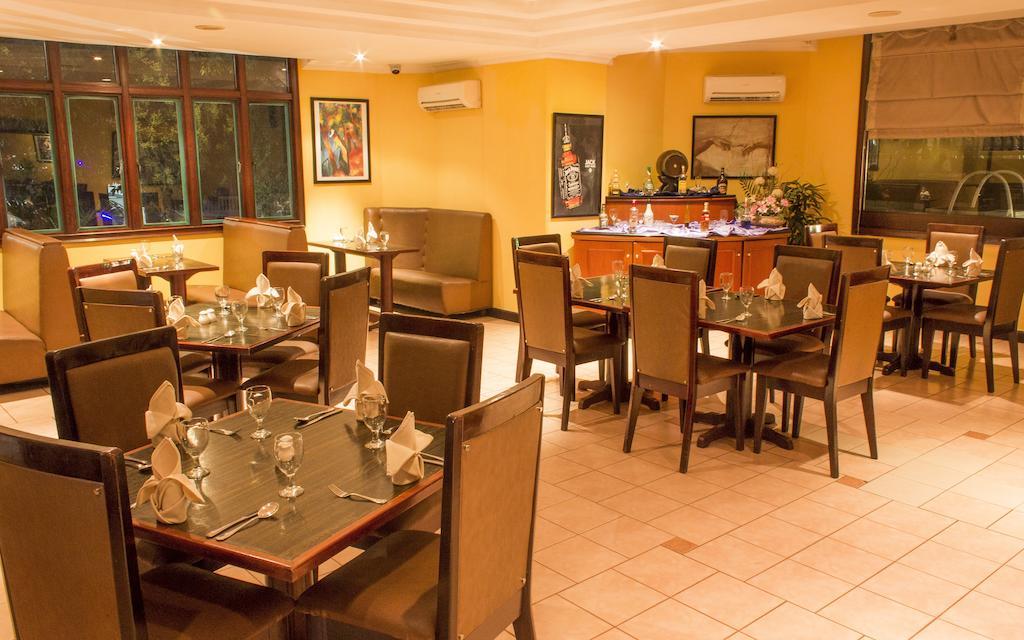 Travellers Suites Serviced Apartments Medan Kültér fotó