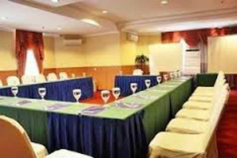 Travellers Suites Serviced Apartments Medan Kültér fotó