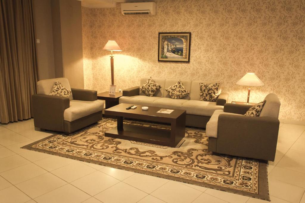 Travellers Suites Serviced Apartments Medan Kültér fotó