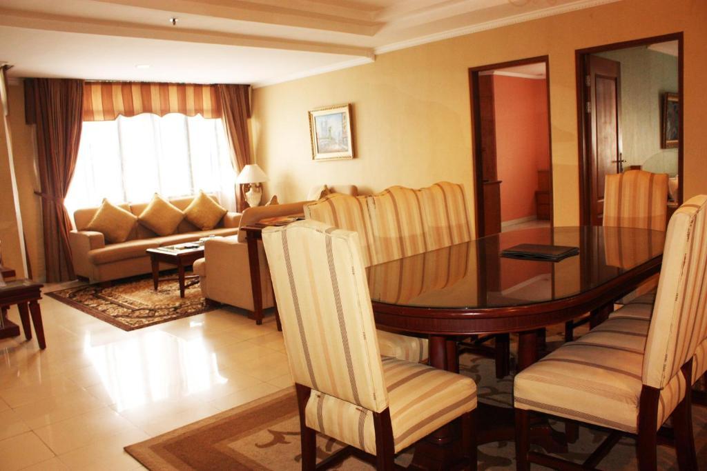 Travellers Suites Serviced Apartments Medan Kültér fotó