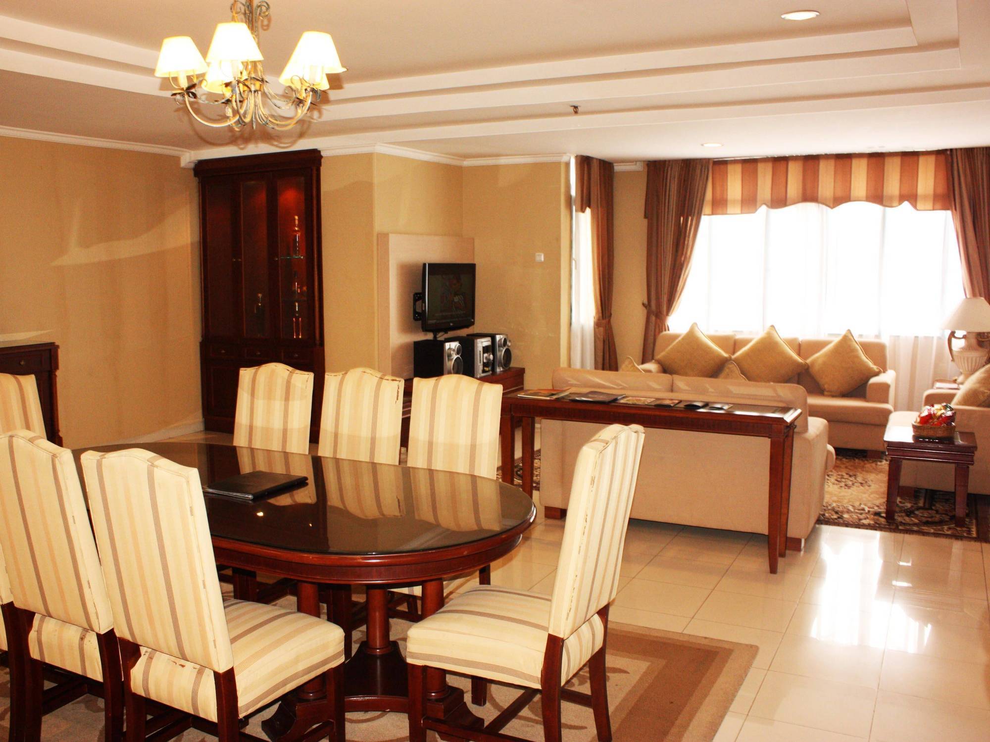 Travellers Suites Serviced Apartments Medan Kültér fotó