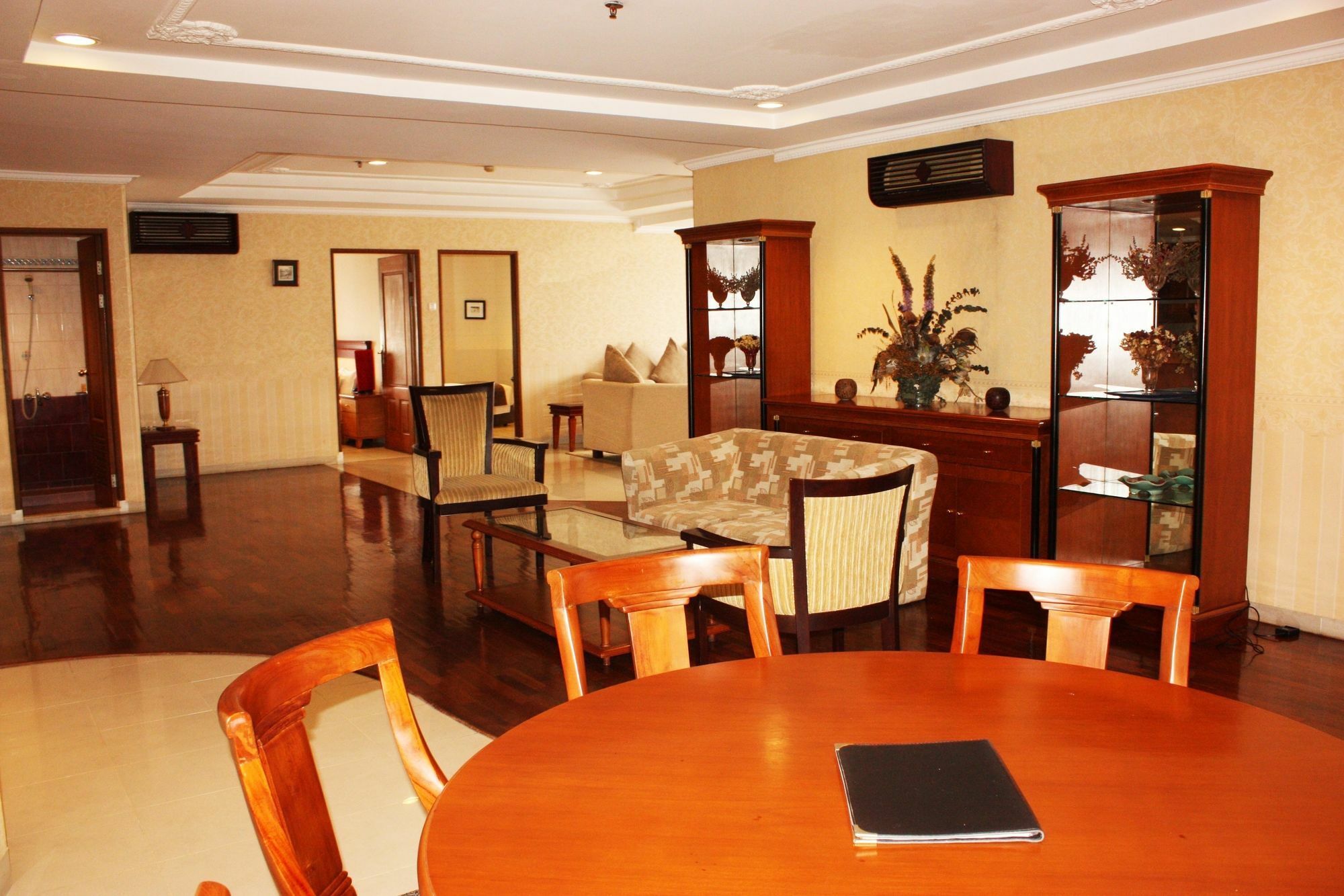 Travellers Suites Serviced Apartments Medan Kültér fotó